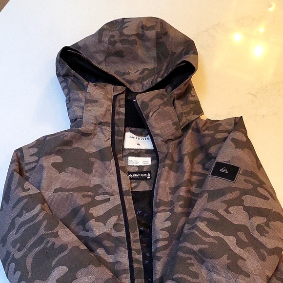 Quicksilver Snowboard/Ski Jacket - Picture 2 of 4